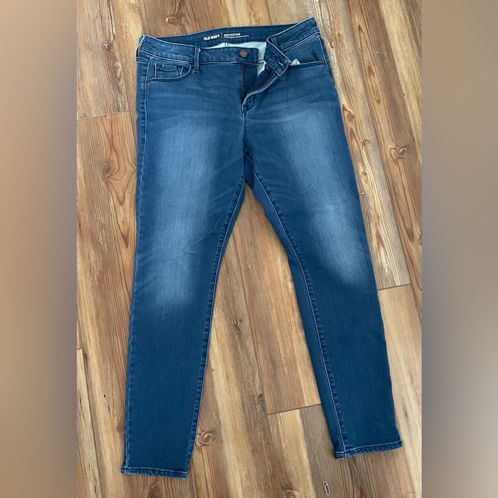 Old Navy Rockstar Secret-Soft jeans. Size 12.